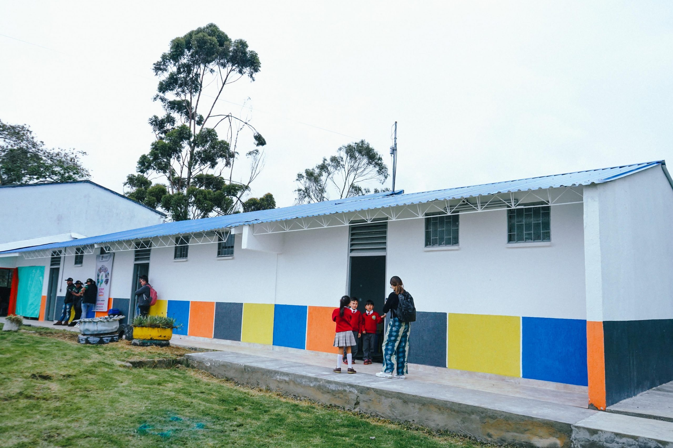 Transformación educativa en Roncesvalles: Estudiantes regresan a una institución renovada